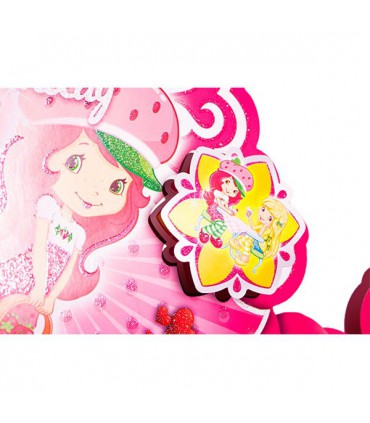 ریسه برجسته دختر توت فرنگی