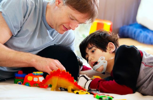 Handicapped-child1 انتخاب اسباب بازی بریا کودکان معلول