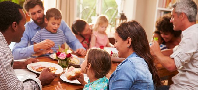family-gathering-1 جمع خانوادگی برای کودکان