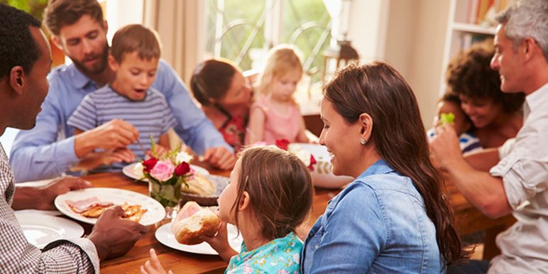 family-gathering-1 جمع خانوادگی برای کودکان