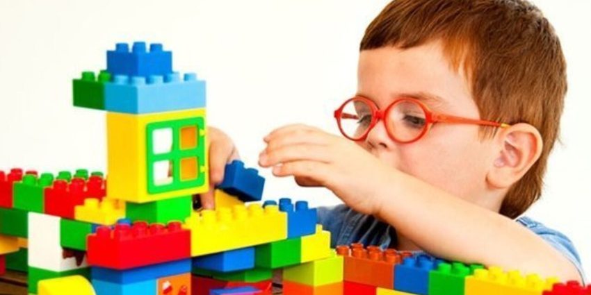 kids-play-lego فواید لگو برای کودکان