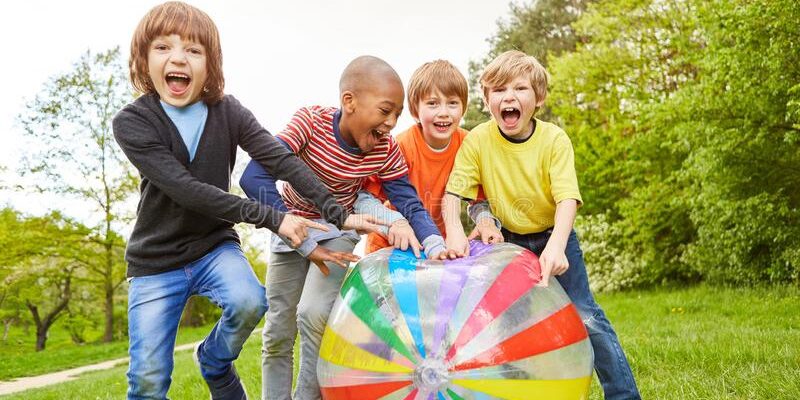 kids-play-tigther آموزش مهارت اجتماعی به کودکان