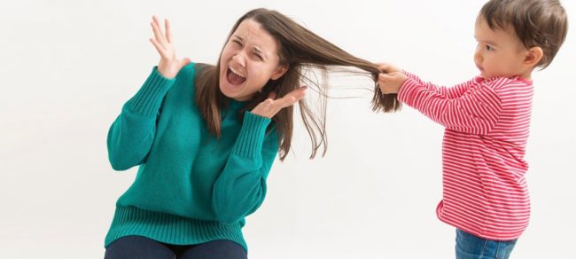 kids-pulling-hair مو کشیدن کودک