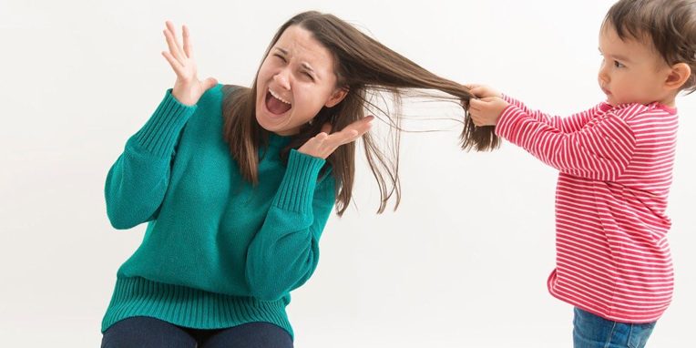 kids-pulling-hair مو کشیدن کودک