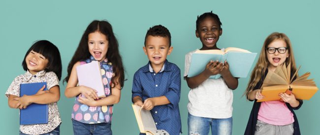 kids-reading-book علاقمند کردن کودکان به کتاب