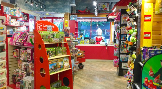 toys-store چطور اسباب بازی مناسب کودک انتخاب کنیم