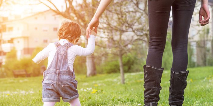 childs-walking-1 راه رفتن کودک