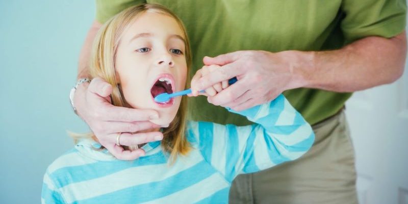 Teach children to brush 1 نحوه صحیح مسواک زدن